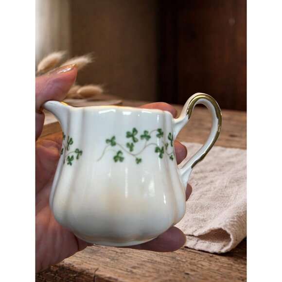 Vintage Royal Tara Shamrock Creamer and Sugar Bowl Set Ireland Fine Bone China C - Picture 6 of 7